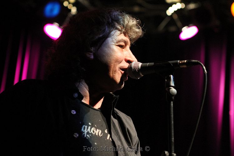 Klaus Grandt - vocals, percussion