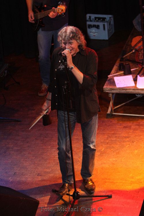 Klaus Grandt - vocals, percussion