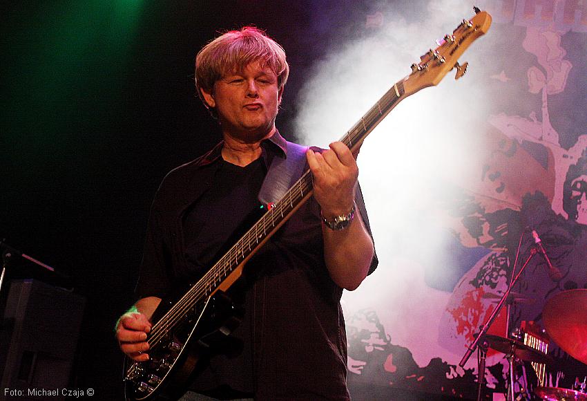 Jochen Gutermuth - bass