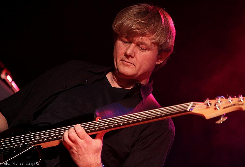 Jochen Gutermuth - bass