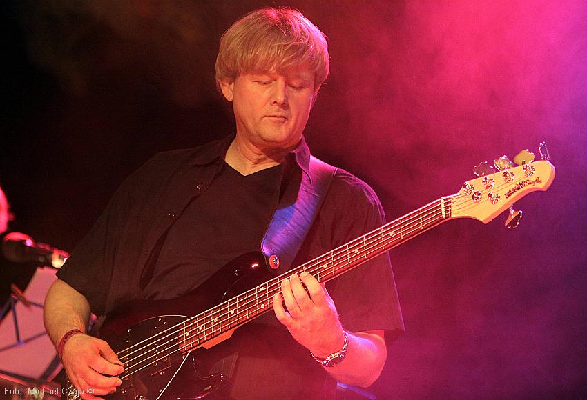 Jochen Gutermuth - bass