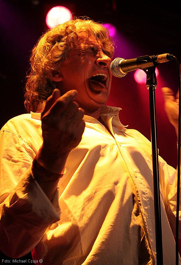 Klaus Grandt - vocals, percussion